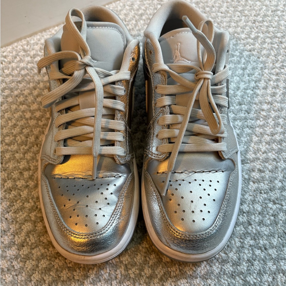 Women’s Nike Jordans Silver Sneakers size 7